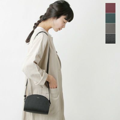 A.P.C. レザー ミニ ショルダー バッグ “SAC DEMI-LUNE MINI” f61392