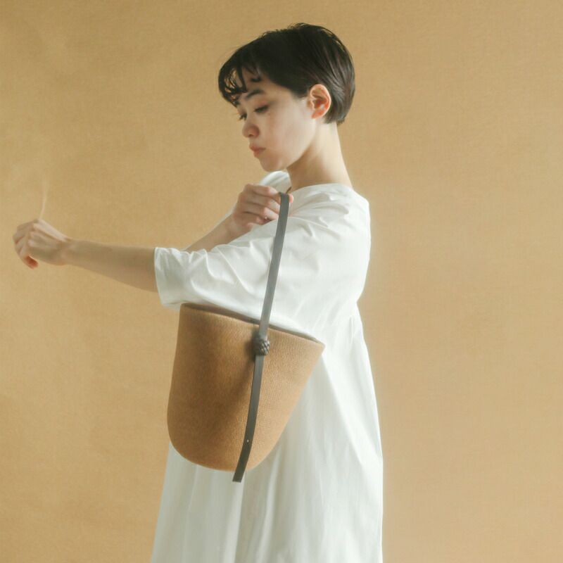 Kamaro'an カマロアン レザーハンドル バケツ型 バケット カゴ バッグ