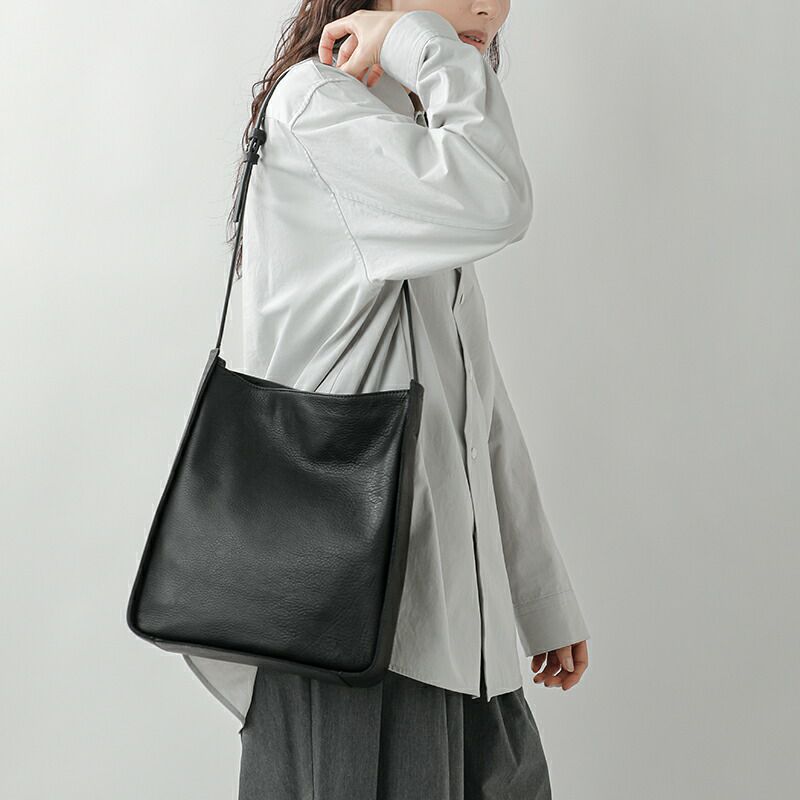 40%OFF】POMTATA ポンタタ カウレザー スクエア トート バッグ “OWEN 