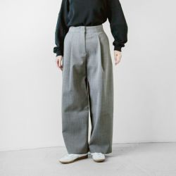 STUDIO NICHOLSON スタジオ ニコルソン ボリューム アンクル クロップド パンツ “DEEP PLEAT VOLUME ANKLE  CROP” snw-1370-ms 2024aw新作 レディース【サイズ交換初回無料】 | Piu di aranciato(ピウディアランチェート)