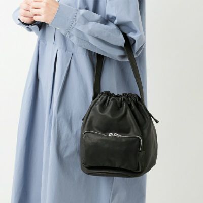 mormyrus(モルミルス)レザーフラットミニマルショルダーバッグ m