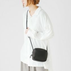 Aeta アエタ ディアレザー スクエア ショルダー バッグ “SQUARE Aeta アエタ ディアレザー スクエア ショルダー バッグ “SQUARE