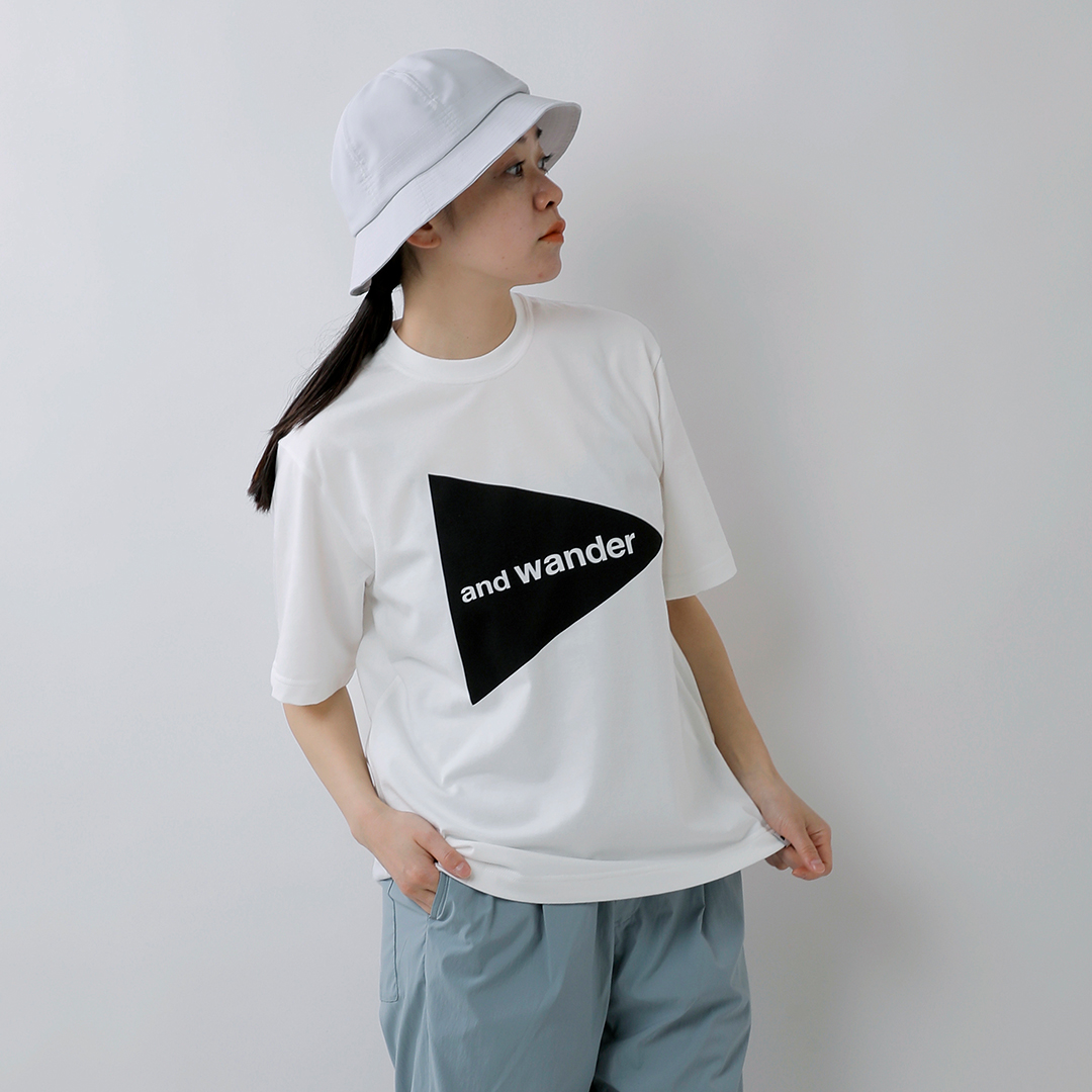 and wander アンドワンダー 速乾 ビッグロゴ 半袖 Tシャツ “and wander  
