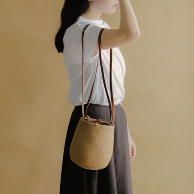 Kamaro’an カマロアン  レザーハンドル 2way 巾着 ショルダー カゴ バッグ “Koreng Drawstring Bag” koreng-d-bag-fn 2025ss新作 レディース