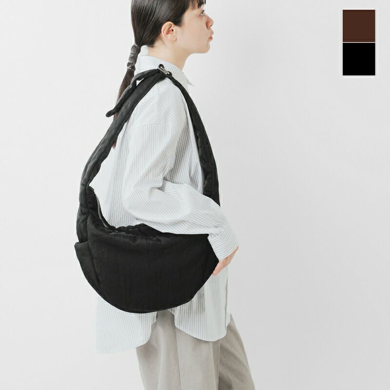 ITTI イッチ 撥水 三日月型 ショルダーバッグ “ANNIE PUFFER