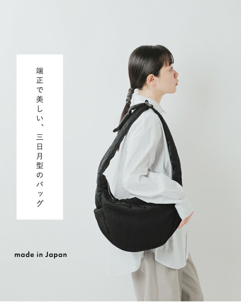 ITTI イッチ 撥水 三日月型 ショルダーバッグ “ANNIE PUFFER