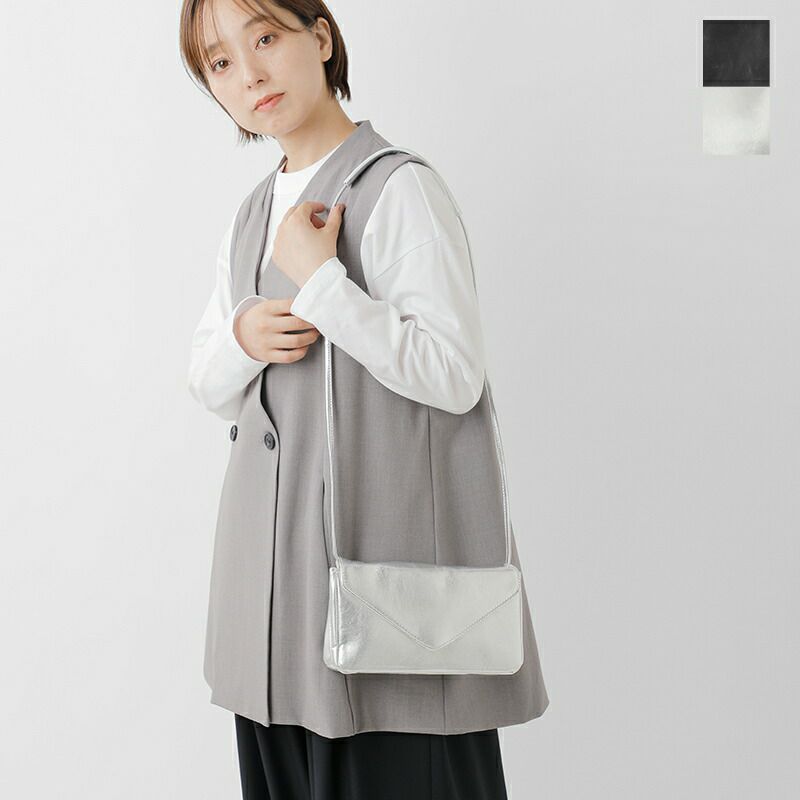 Ampersand アンパサンド カウレザー トライアングル フラップ