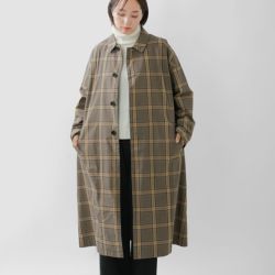 ベージュ ステンカラーコート チェック柄袖 niko and（ニコアンド）の「チェックアソートステンカラーコート