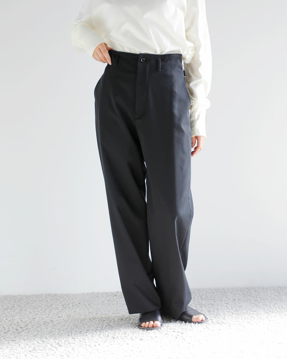 【美品】VEIN　CO/NYストレッチウェザーファイルドカーゴトラウザーズ【３】 美品】VEIN CO/NYストレッチウェザーファイルドカーゴトラウザーズ【3